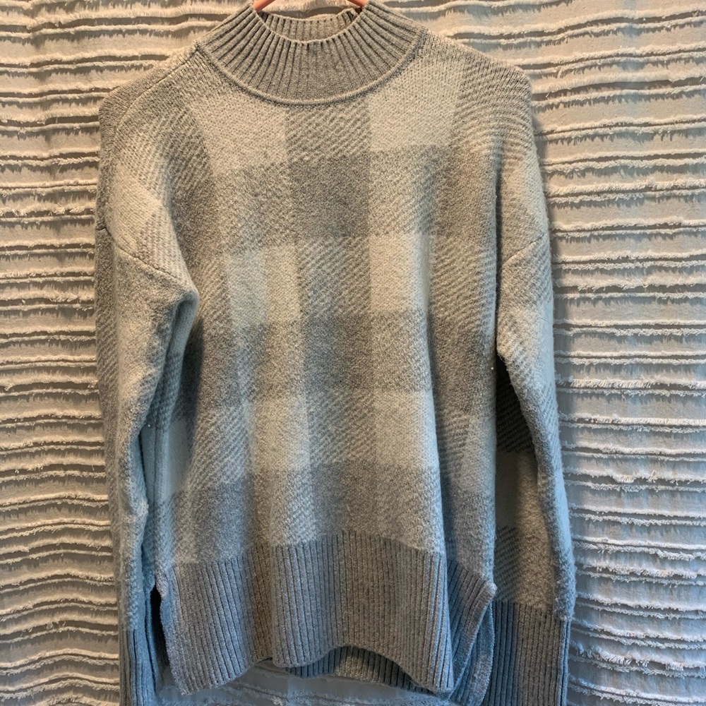 Women’s Sweater- Plaid & Soft!!!